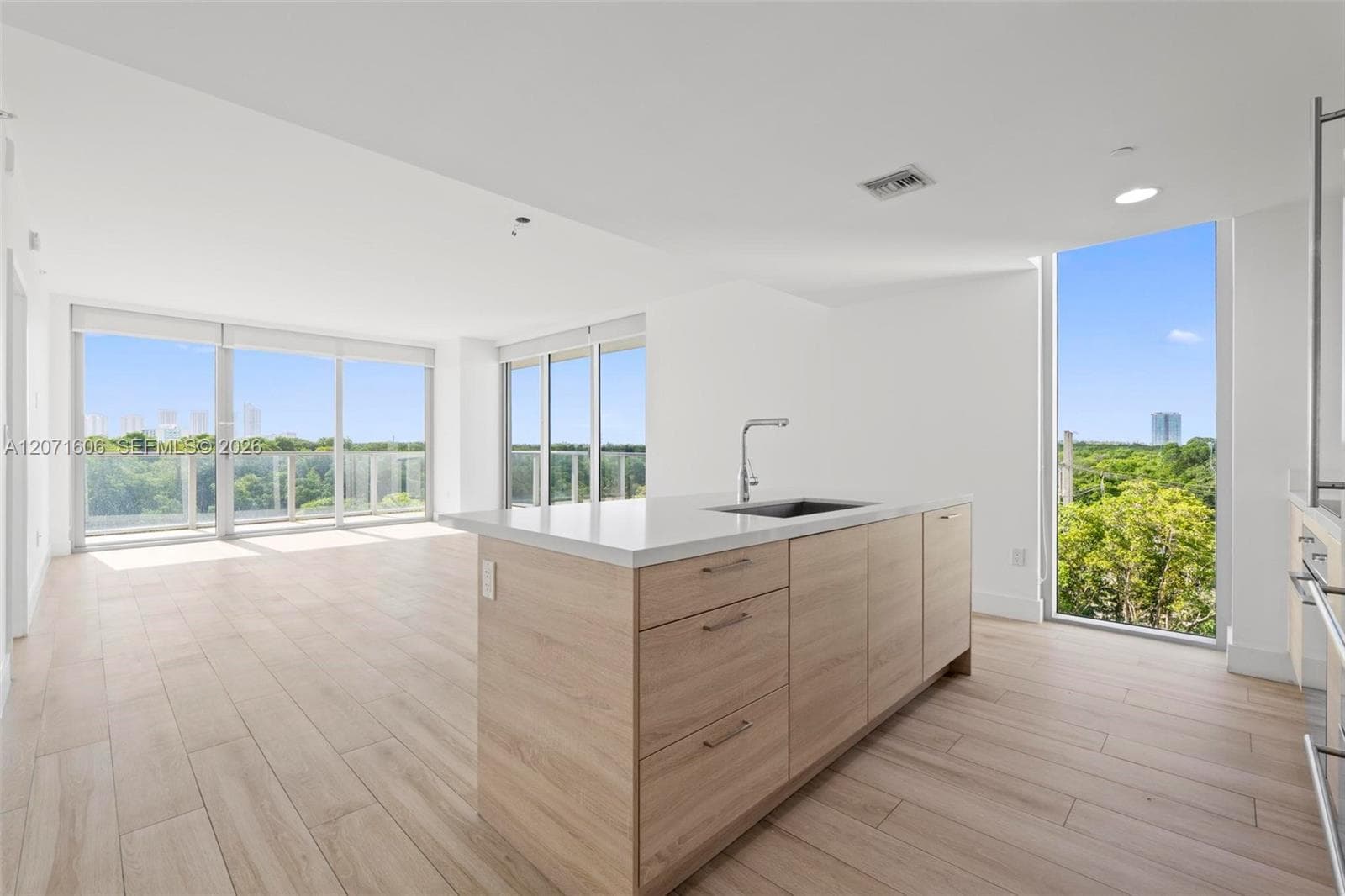 16385 Biscayne Blvd # 521, North Miami Beach FL 33160 photo 5