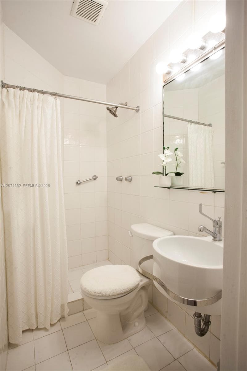 4720 Pine Tree Dr # 1, Miami Beach FL 33140 photo 2