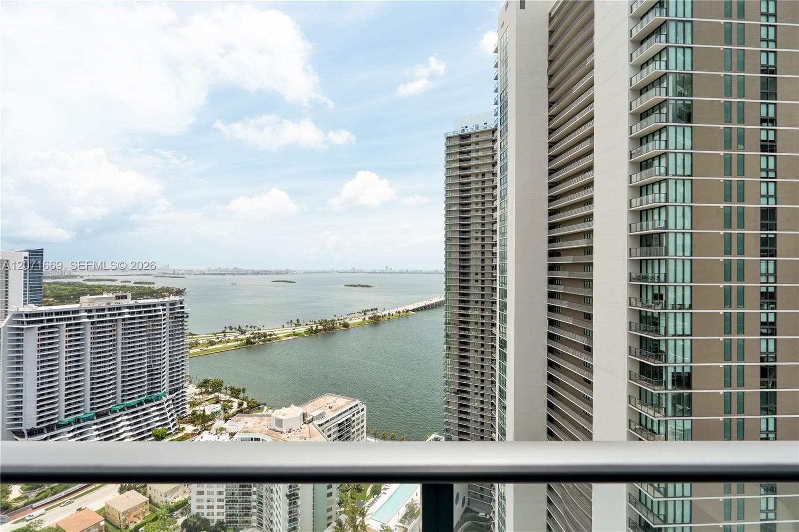 501 NE 31 # 3304, Miami FL 33131