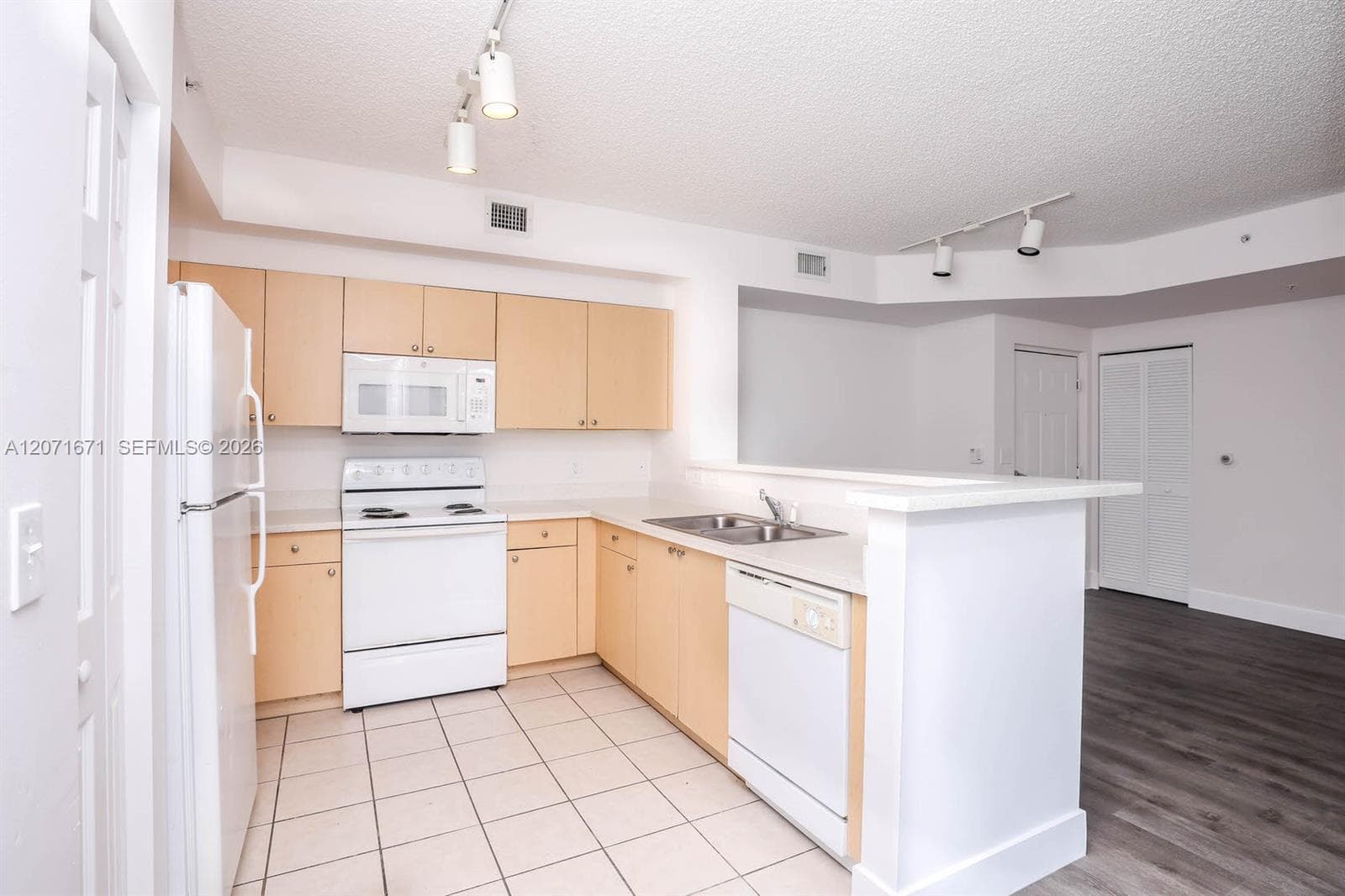 8050 N Nob Hill Rd # 106, Tamarac FL 33321 photo 5