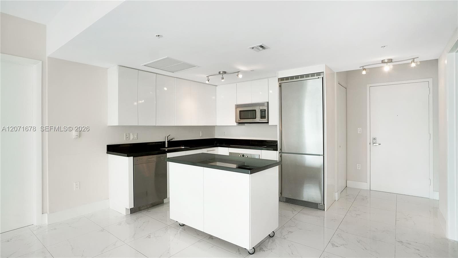 92 SW 3rd St # 1803, Miami FL 33130 photo 2