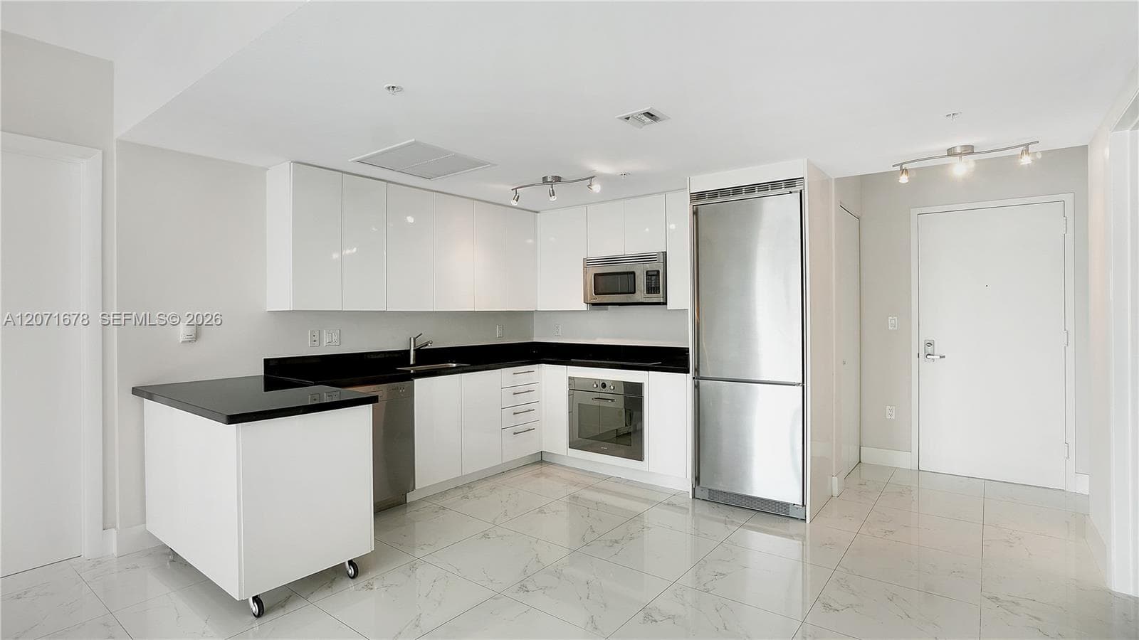 92 SW 3rd St # 1803, Miami FL 33130 photo 3