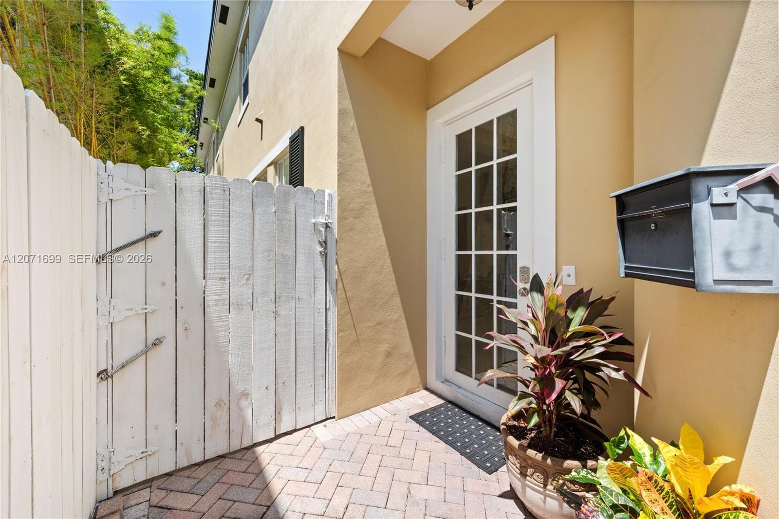 423 SW 16th St, Fort Lauderdale FL 33315 photo 2