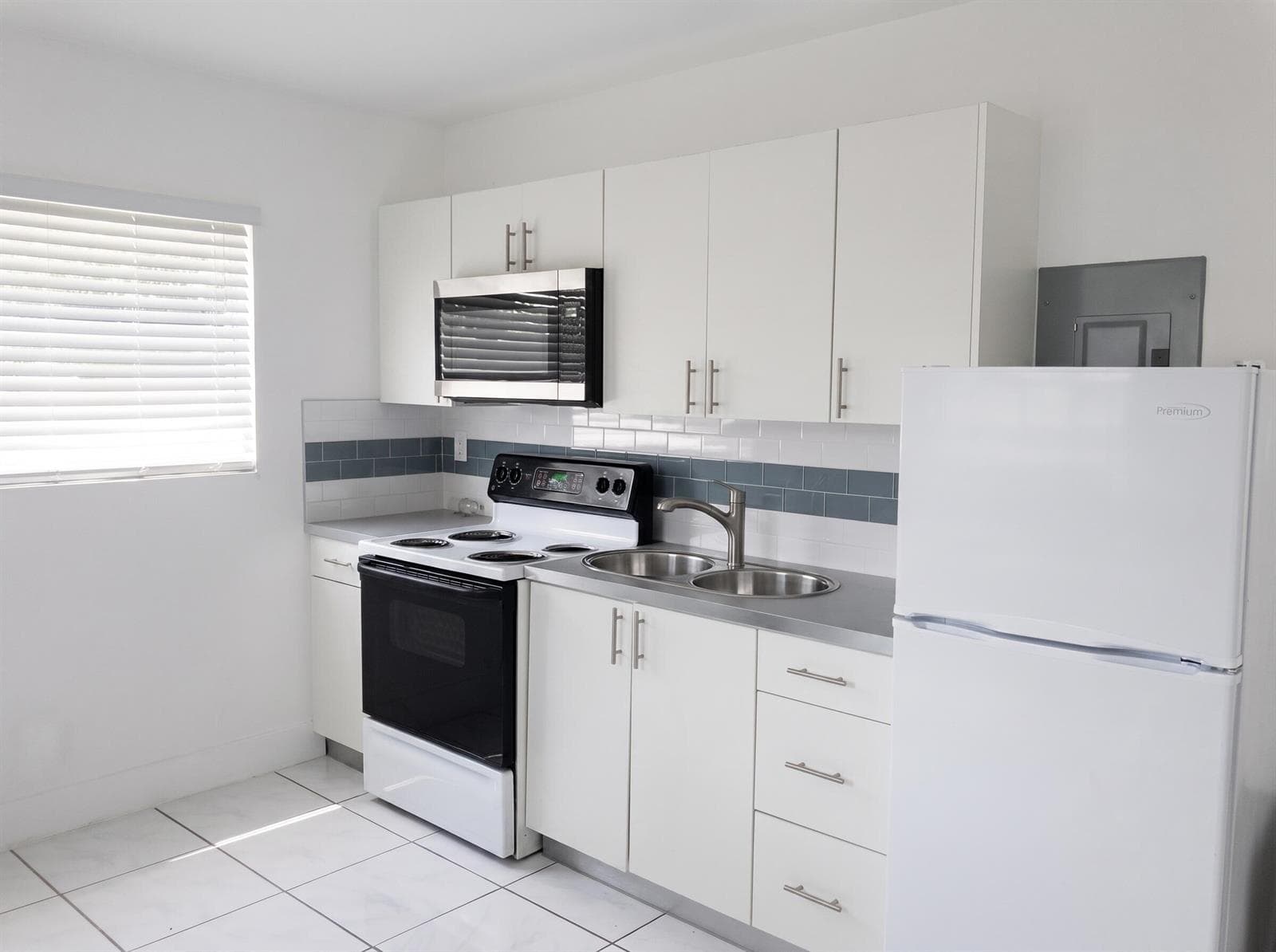 141 NW 4th Avenue # 3, Dania Beach FL 33004
