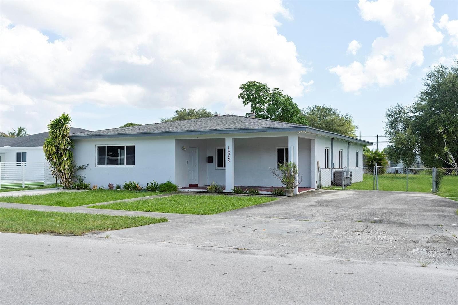 16025 NW 20TH Avenue, Miami Gardens FL 33054 photo 2