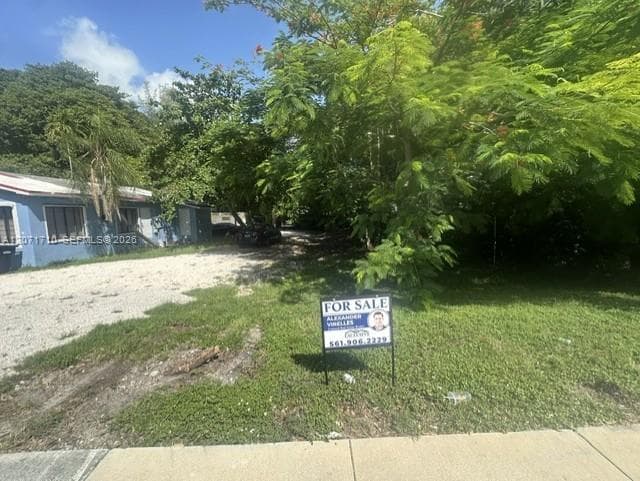 12040 W Dixie Hwy, North Miami FL 33161 photo 3