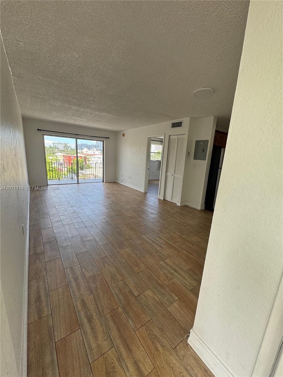 444 SW 4th St # 402, Miami FL 33130 photo 3