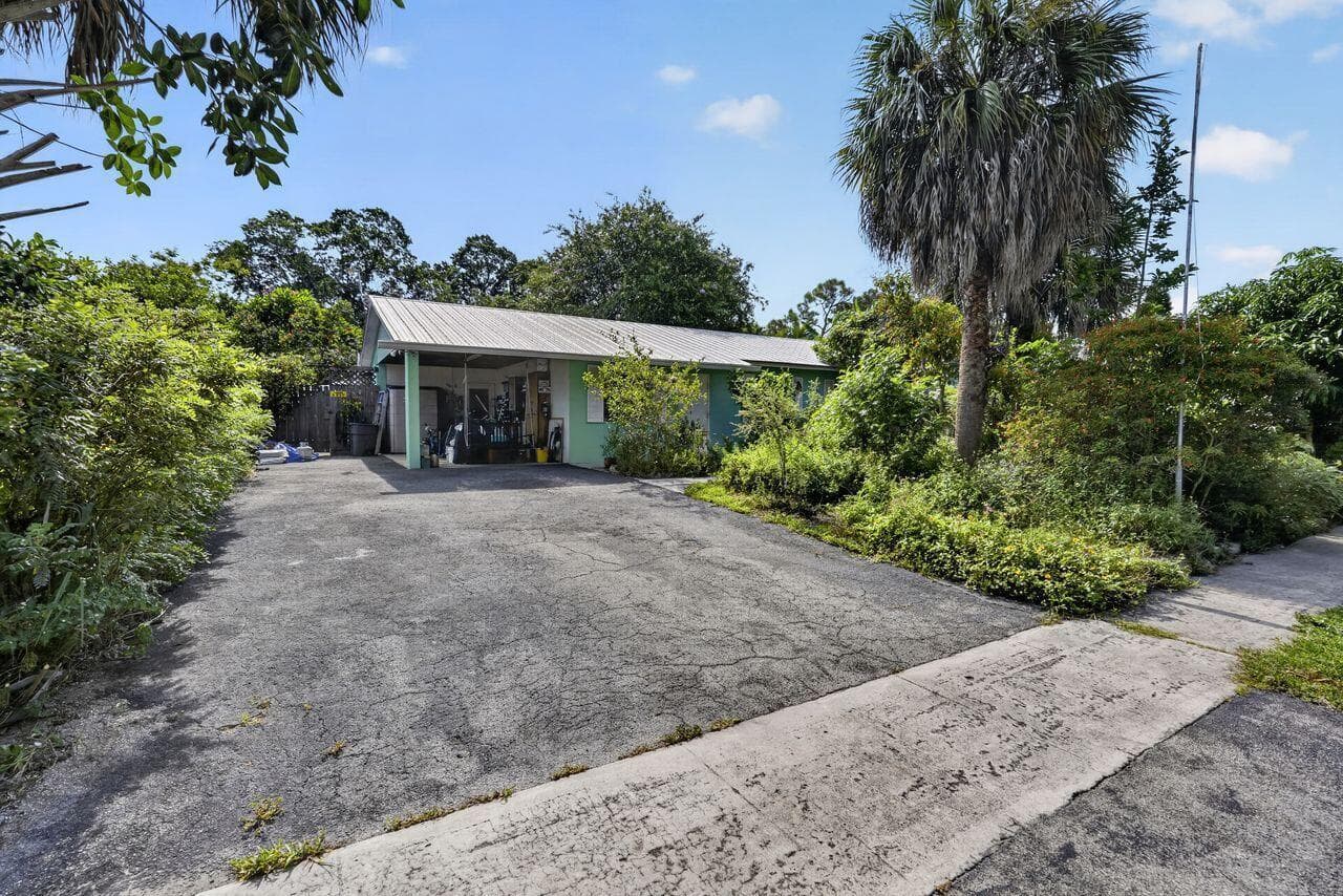 303 S DELAWARE Boulevard, Jupiter FL 33458 photo 2