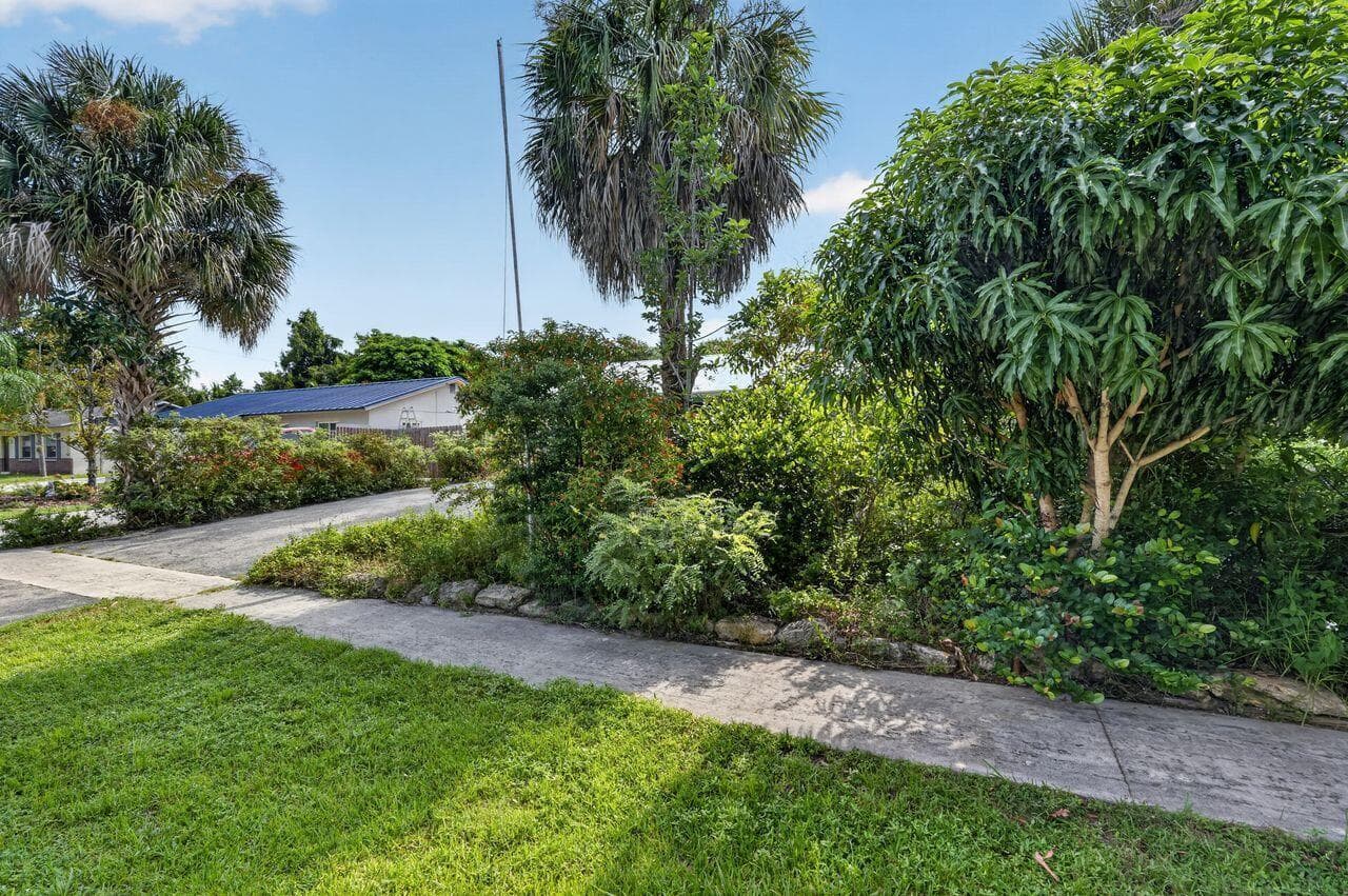 303 S DELAWARE Boulevard, Jupiter FL 33458