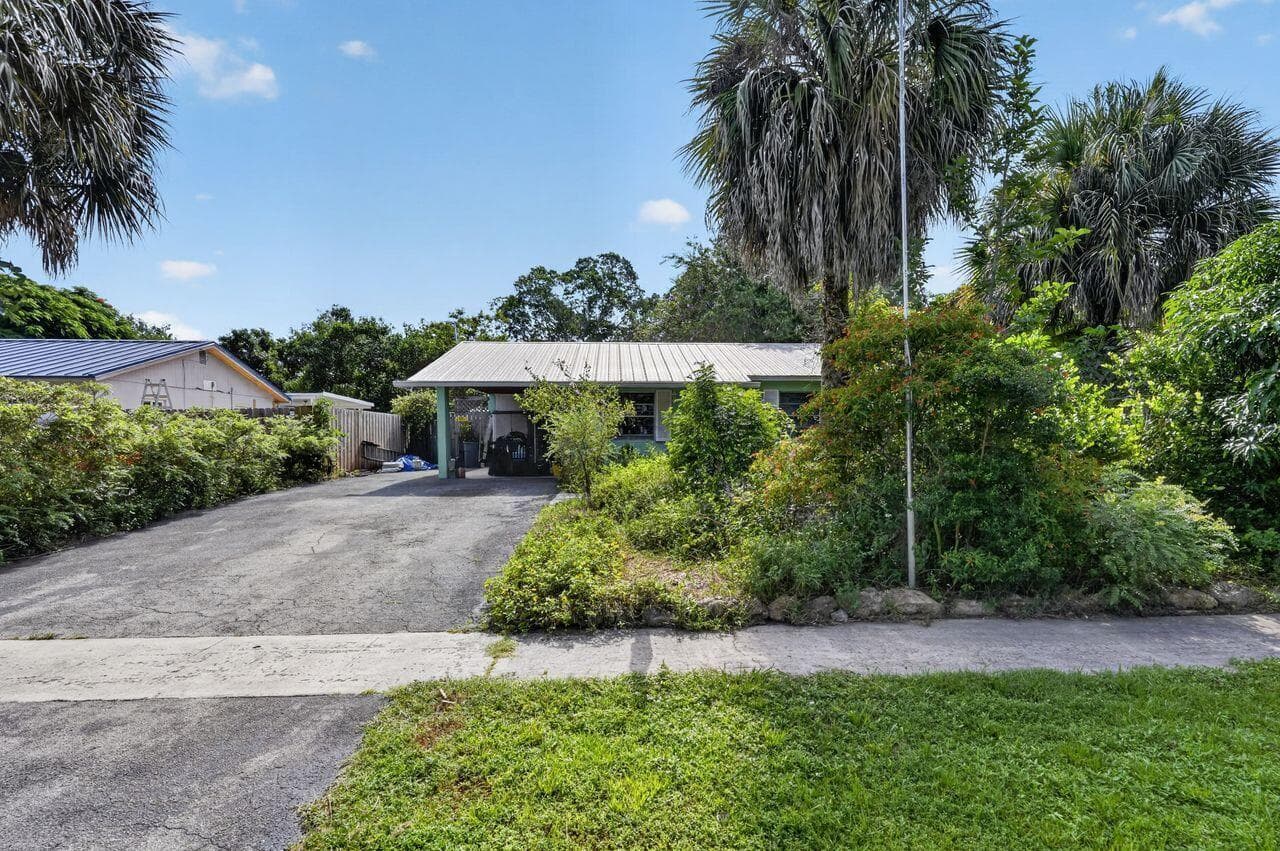 303 S DELAWARE Boulevard, Jupiter FL 33458 photo 4