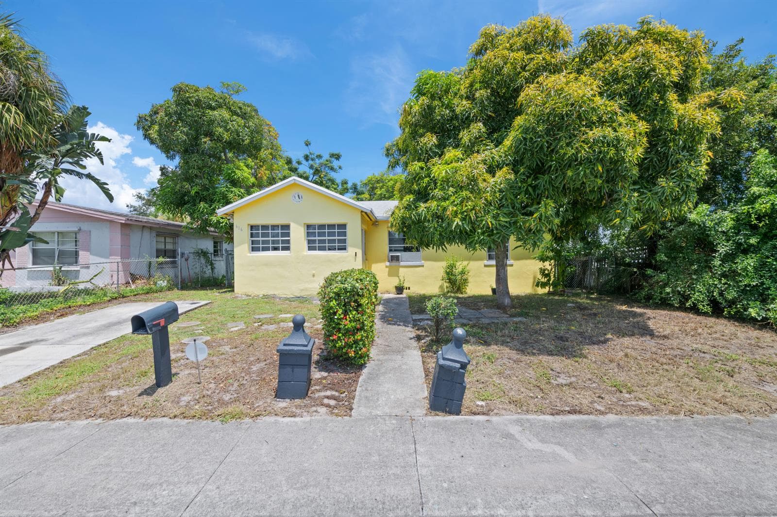 616 W 5TH Street, Riviera Beach FL 33404 photo 2