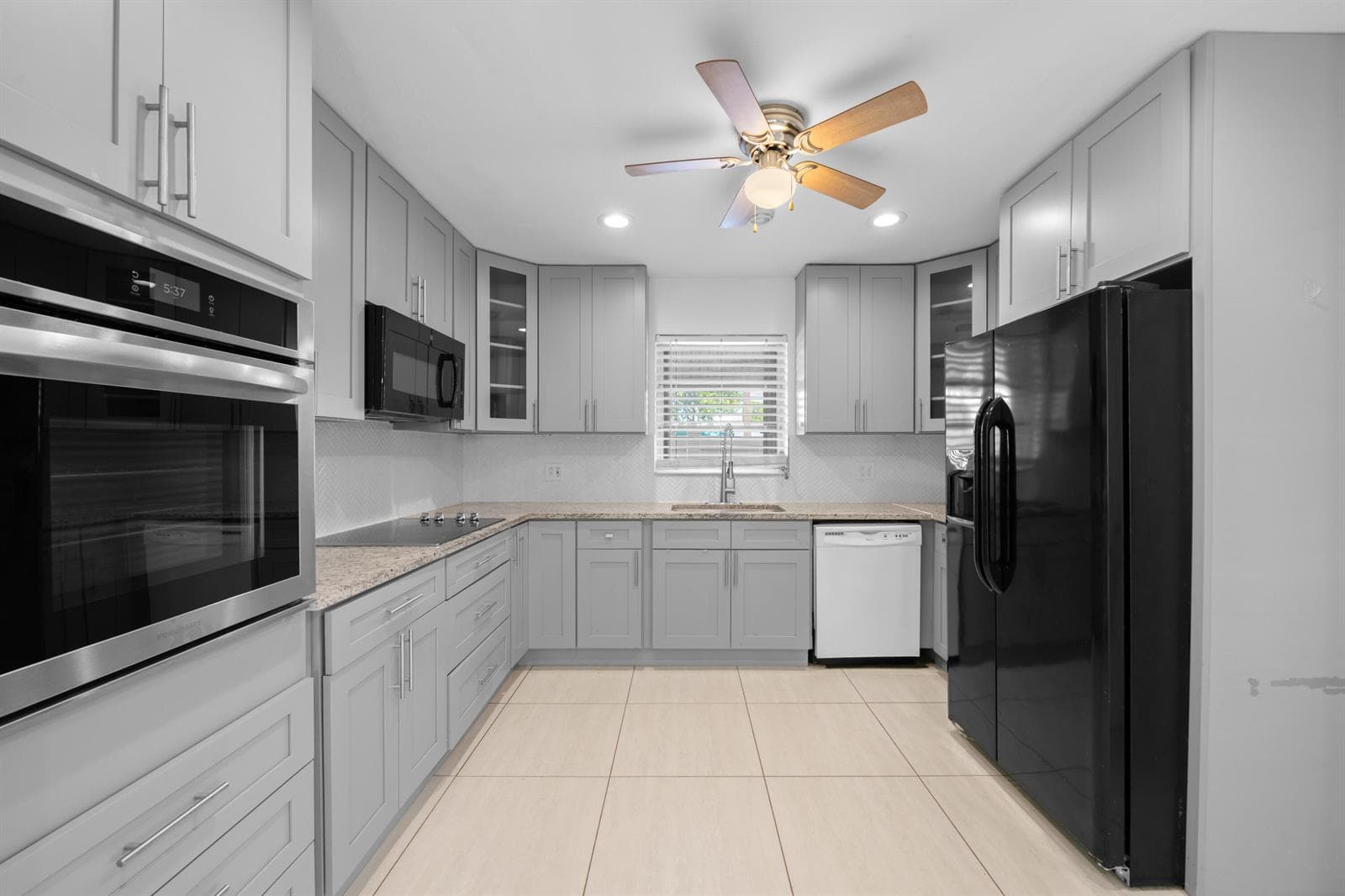 27 SE 6TH Street, Dania Beach FL 33004 photo 3