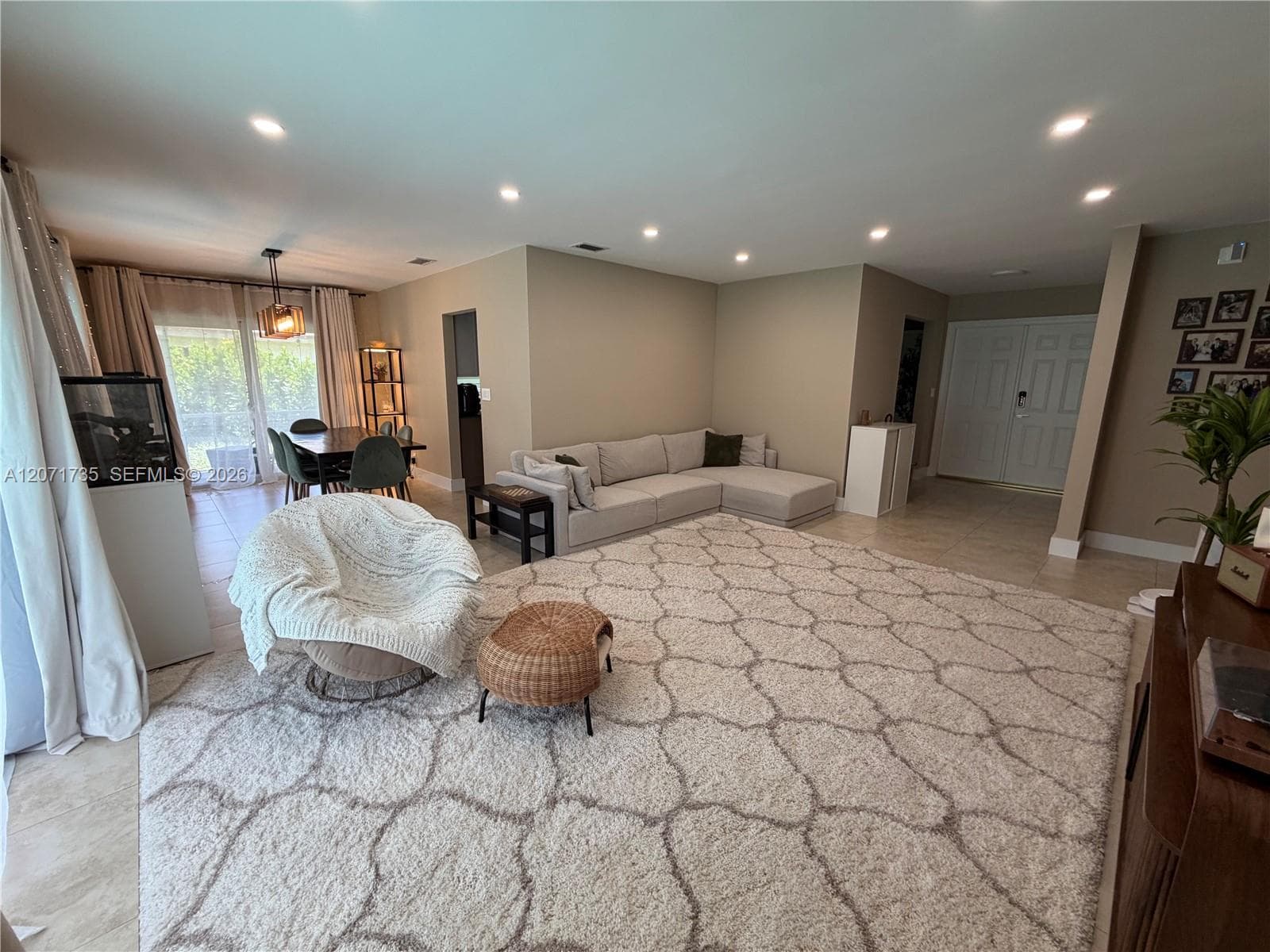 8203 NW 37th St, Coral Springs FL 33065 photo 2