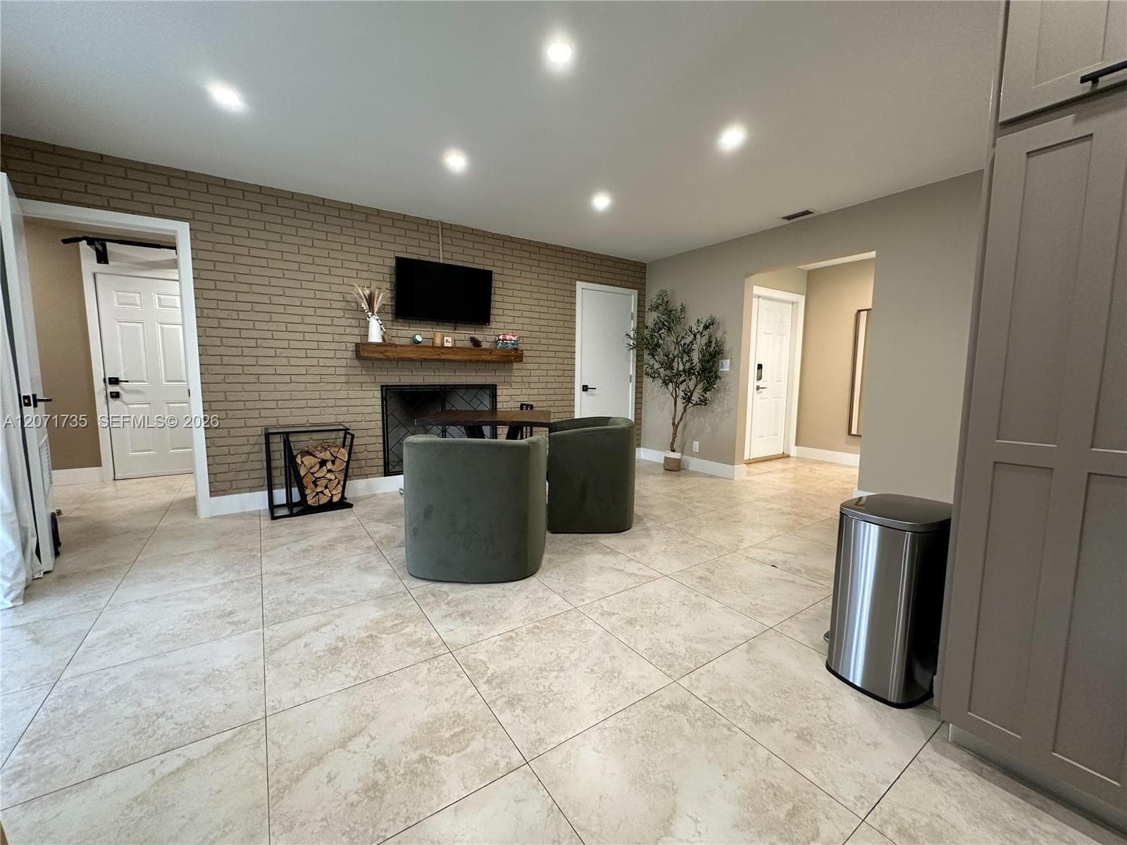 8203 NW 37th St, Coral Springs FL 33065 photo 4