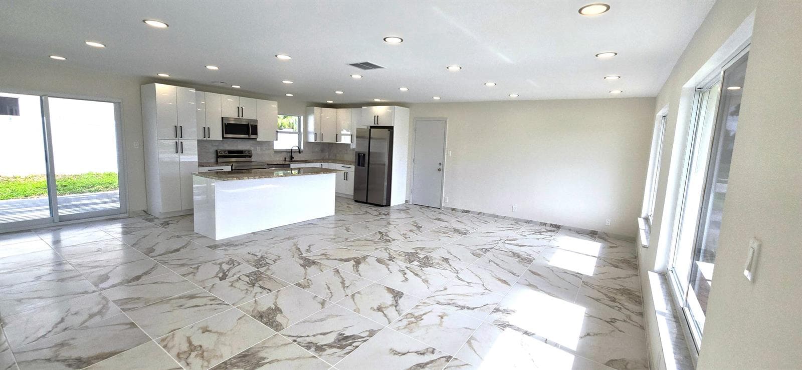303 SW 33RD Terrace, Deerfield Beach FL 33442 photo 2