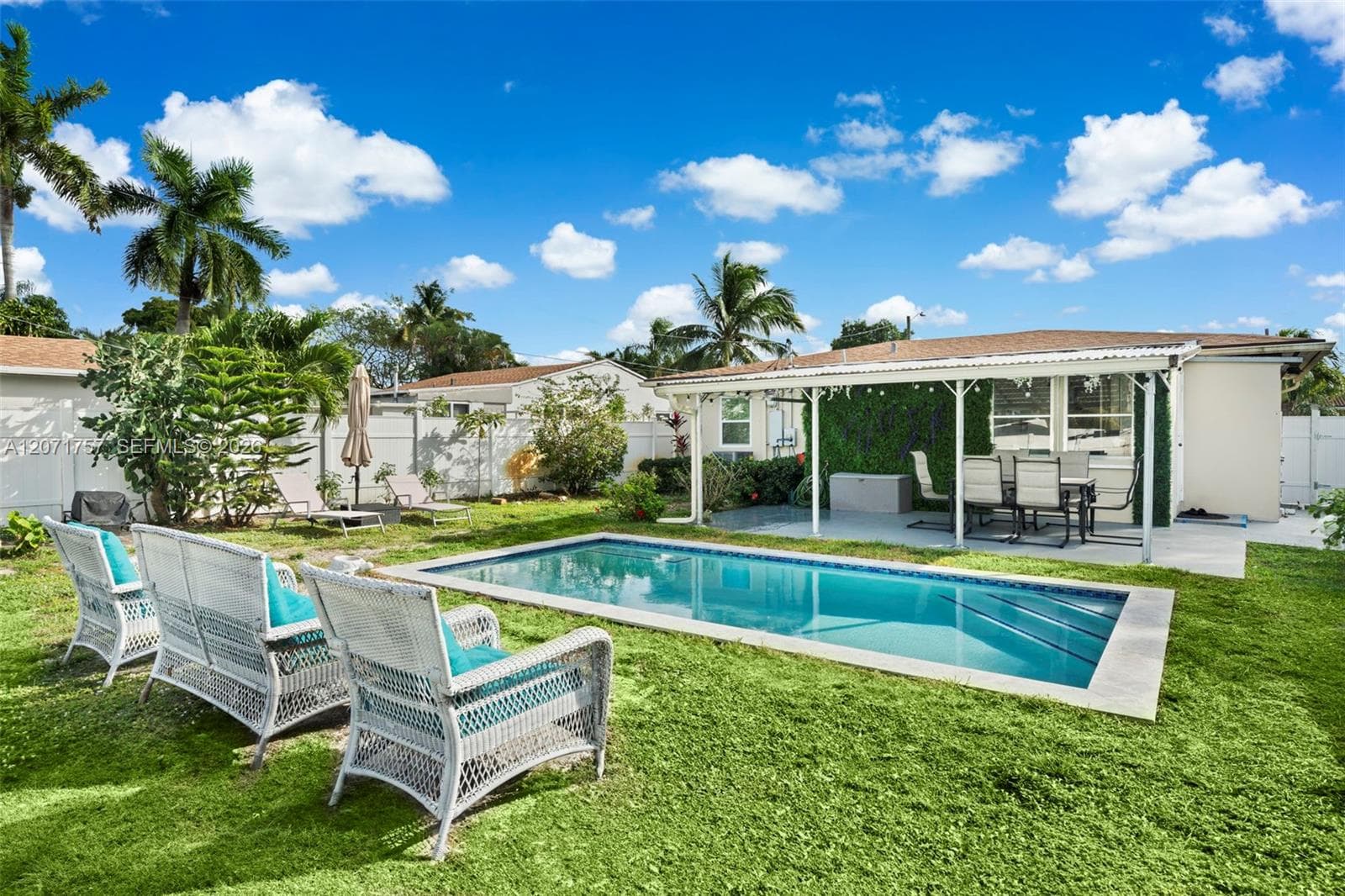 1935 Arthur St, Hollywood FL 33020 photo 2