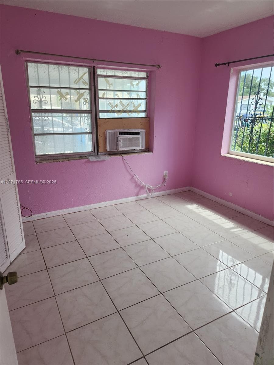 6950 NW 6th Ct, Miami FL 33150 photo 4