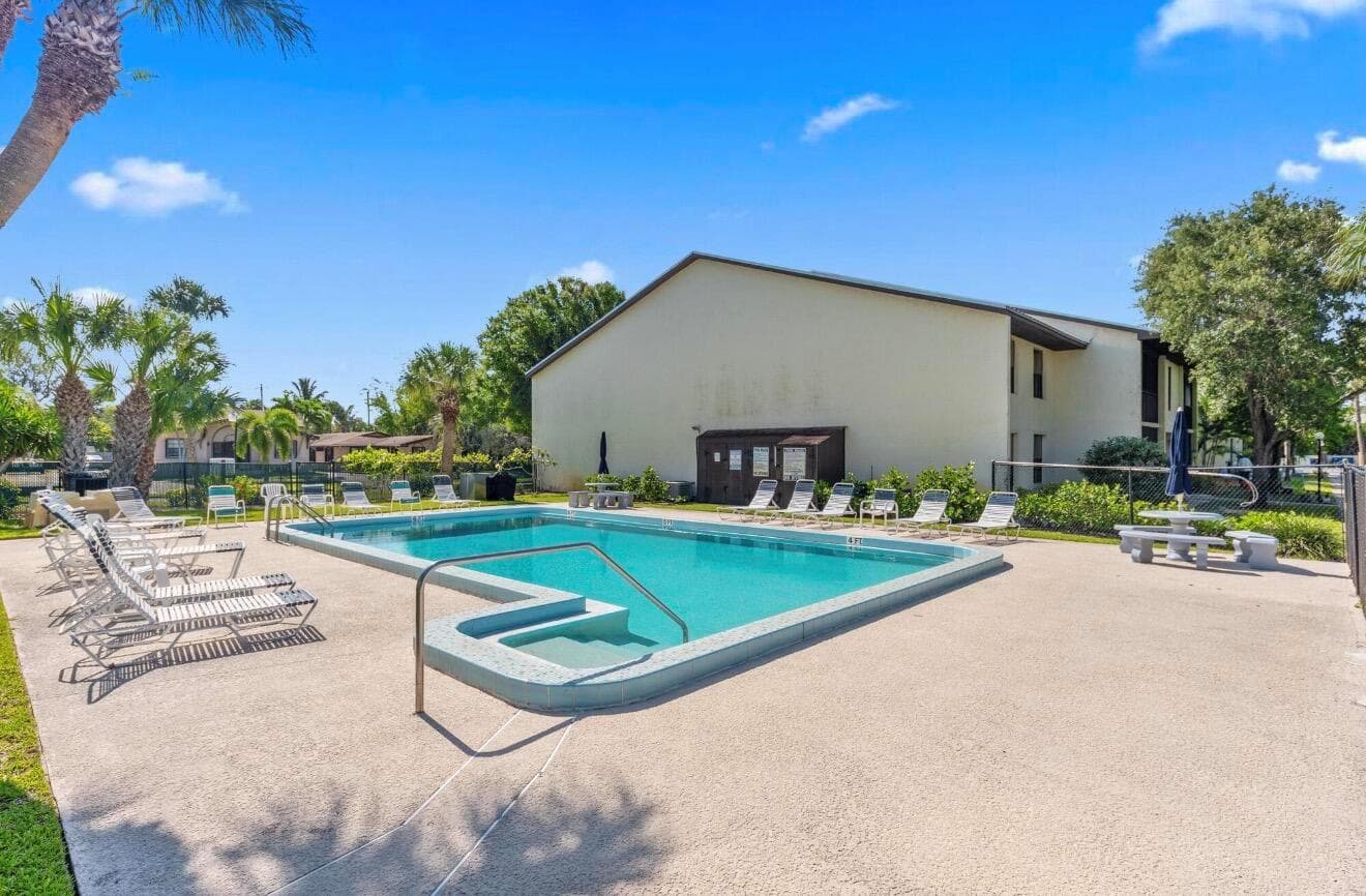 250 SE FOUR WINDS Drive # 104, Stuart FL 34996 photo 3