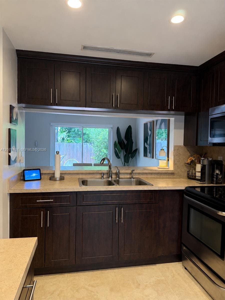 7483 SW 109th Ave, Miami FL 33173