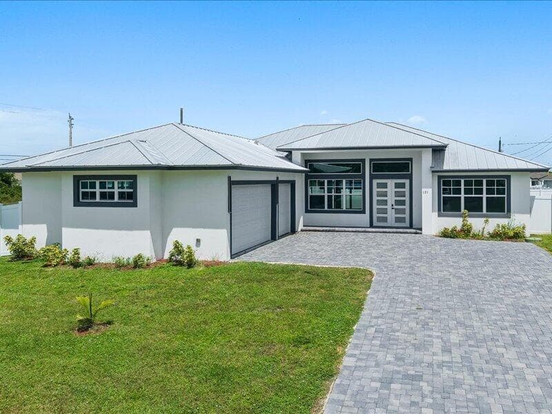 121 SW SEA LION Road, Port St. Lucie FL 34953