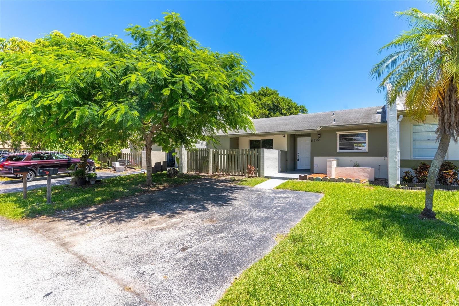 11209 SW 125th Pl, Kendall FL 33186 photo 2