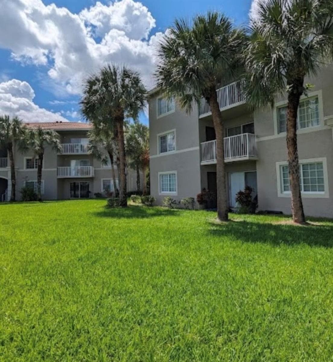 5055 Wiles Road Unit 105, Coconut Creek FL 33073