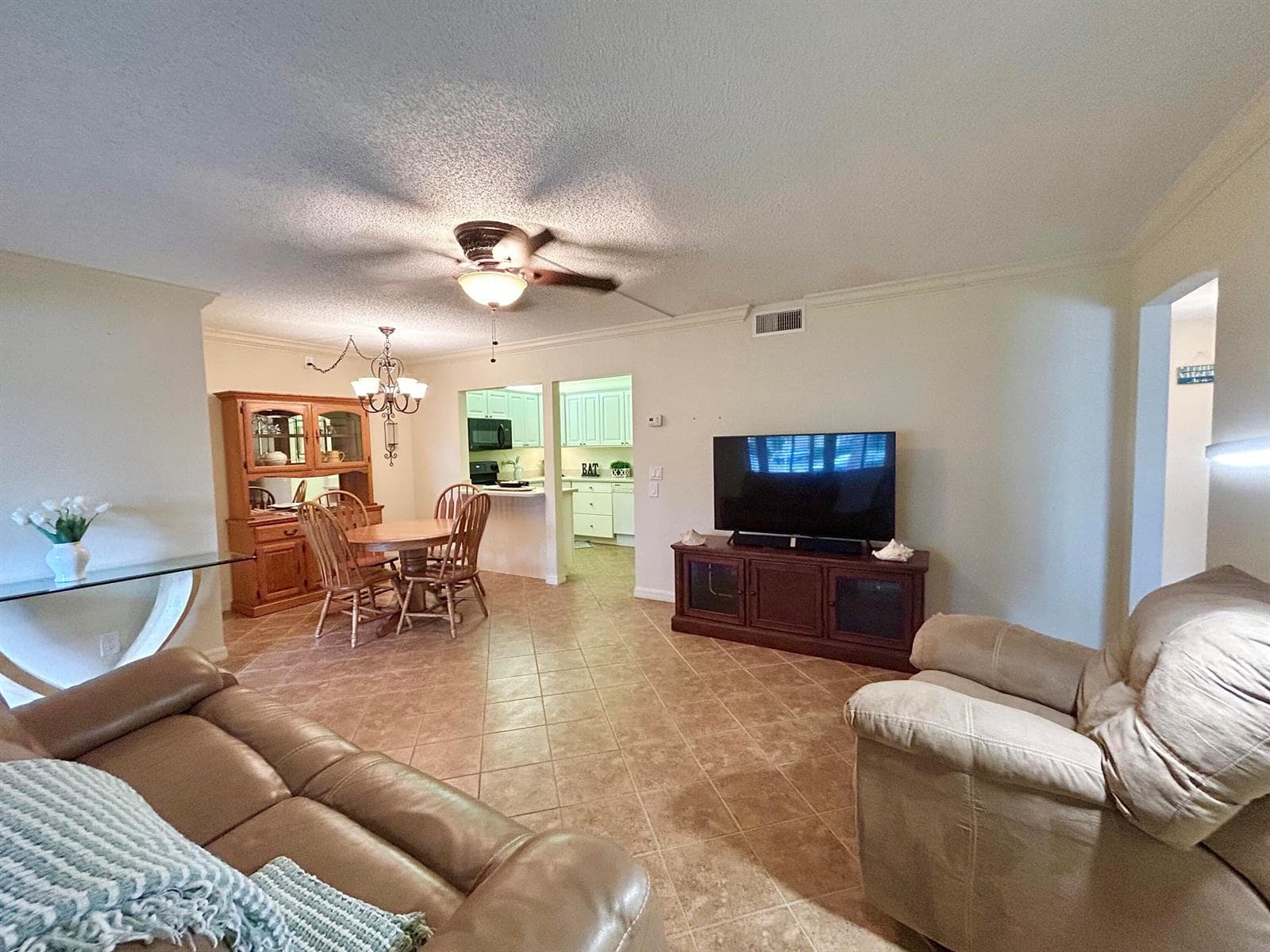 131 LAKE PINE Circle # 1, FL 33463 photo 3