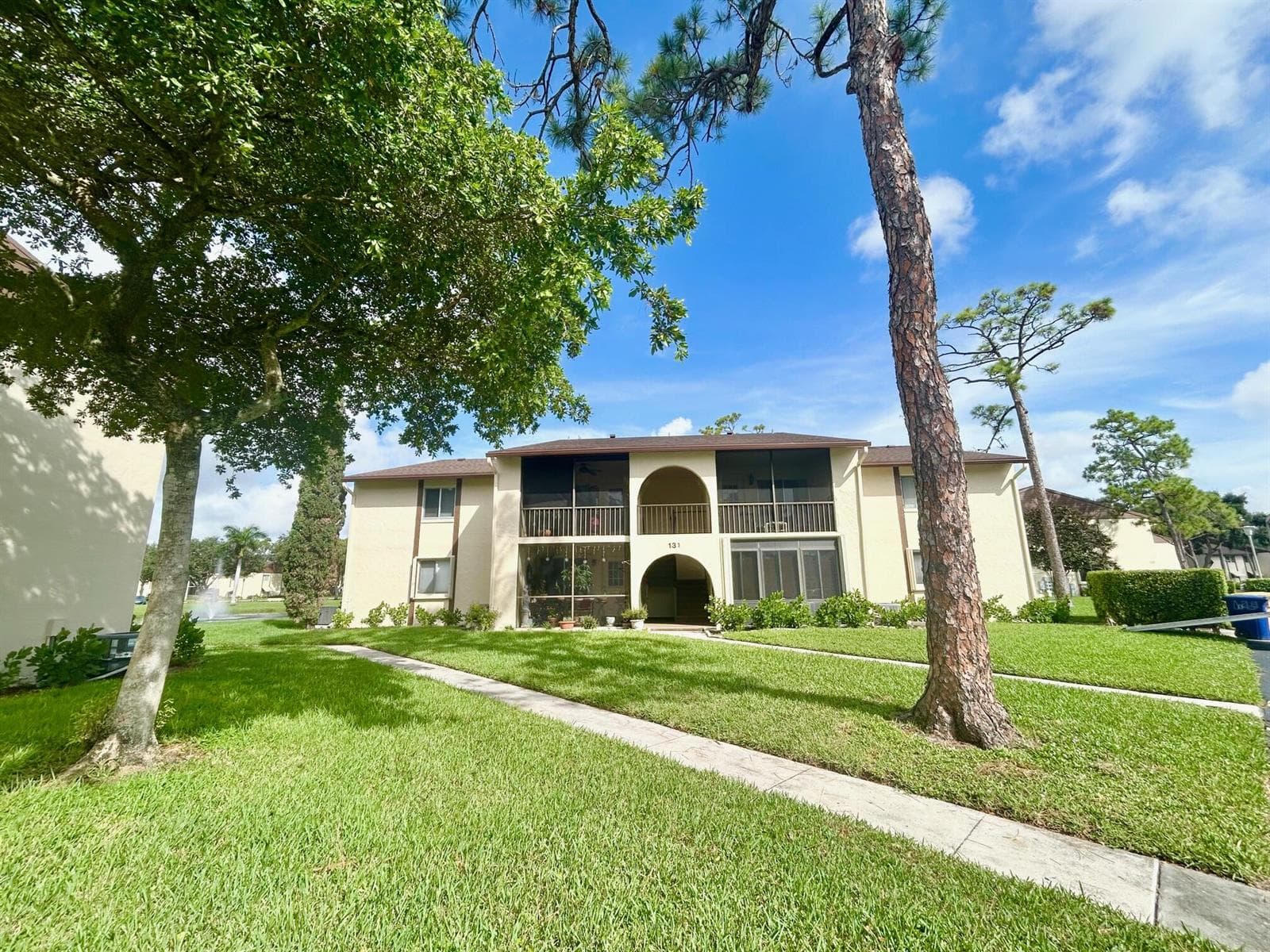 131 LAKE PINE Circle # 1, FL 33463
