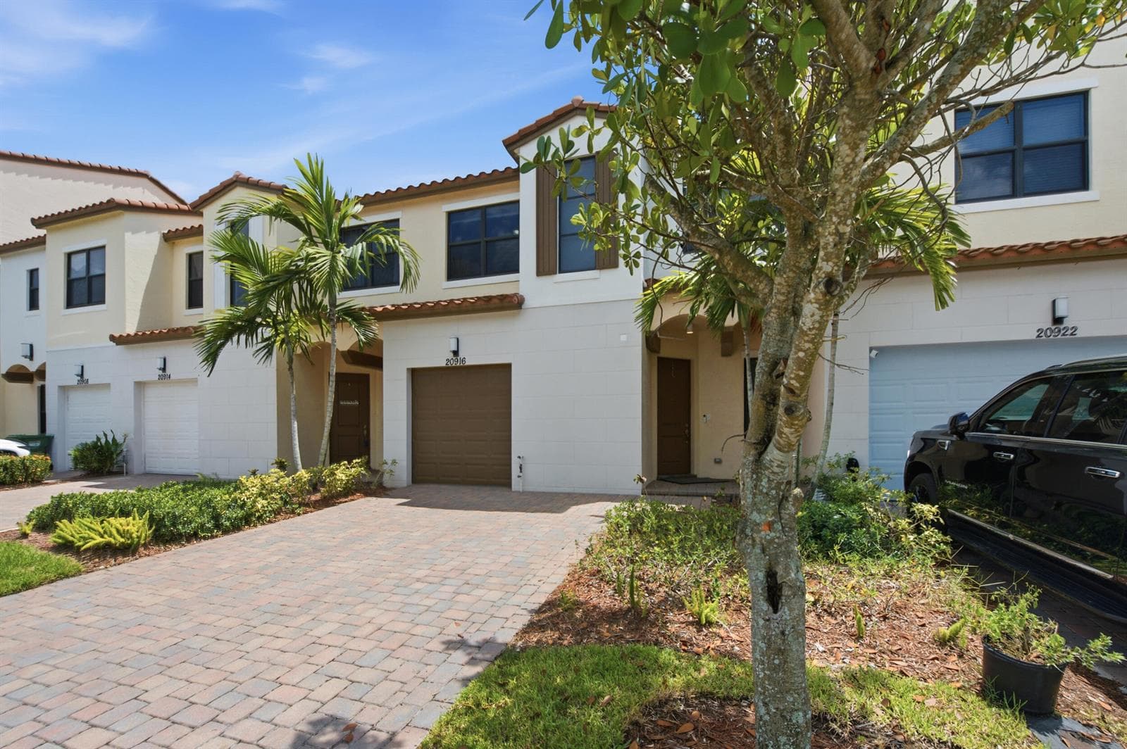 20916 NW 1ST Drive, Pembroke Pines FL 33029 photo 2