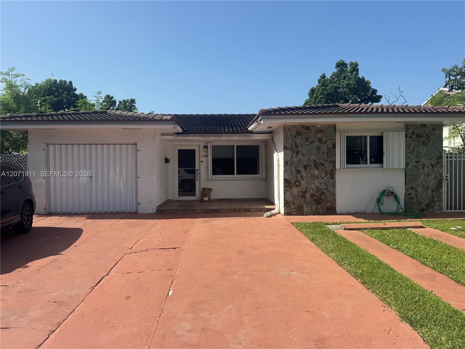 3160 NW 3rd St, Miami, FL 33125 photo 2