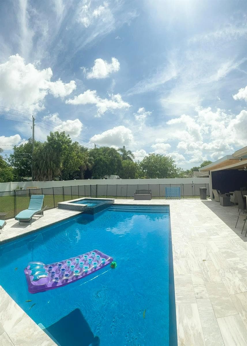 631 NW 39th Street, Oakland Park FL 33309 photo 2