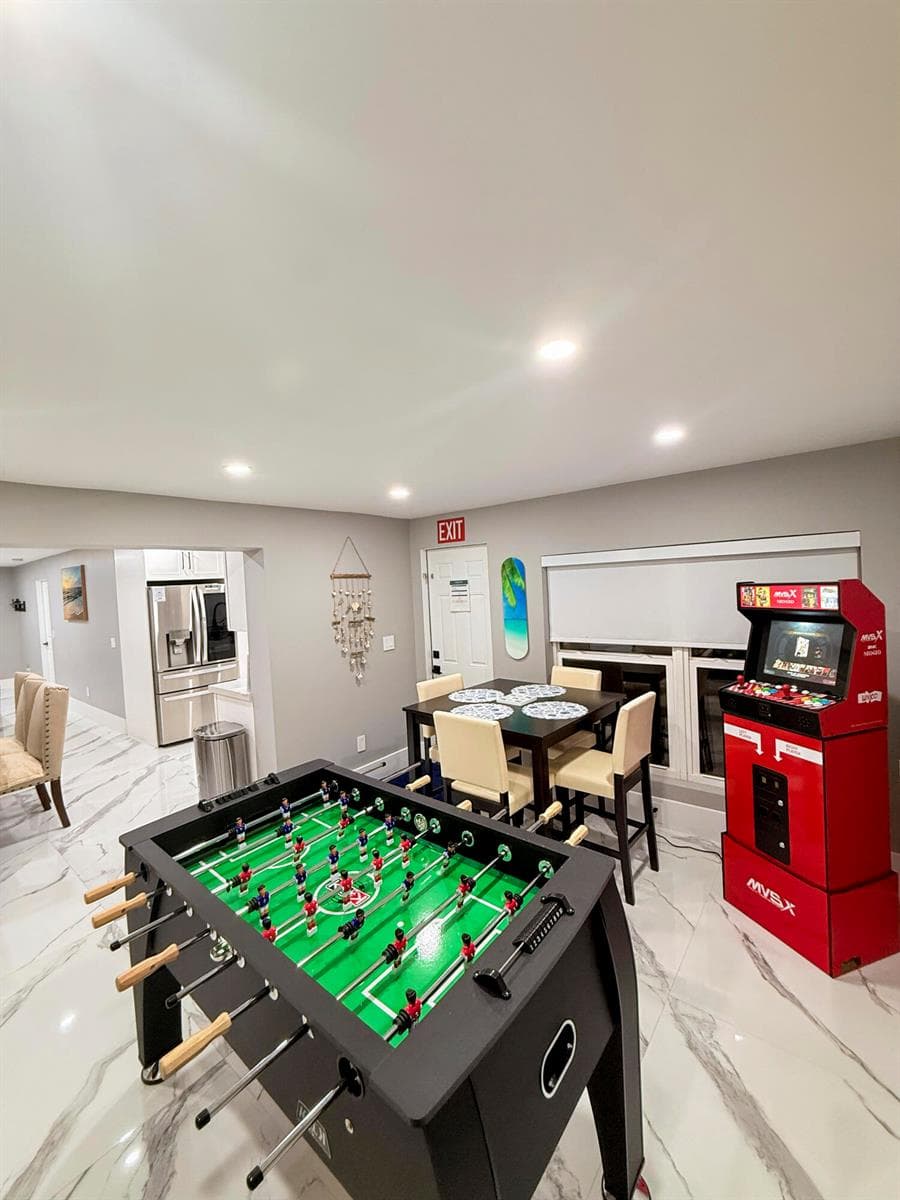 631 NW 39th Street, Oakland Park FL 33309