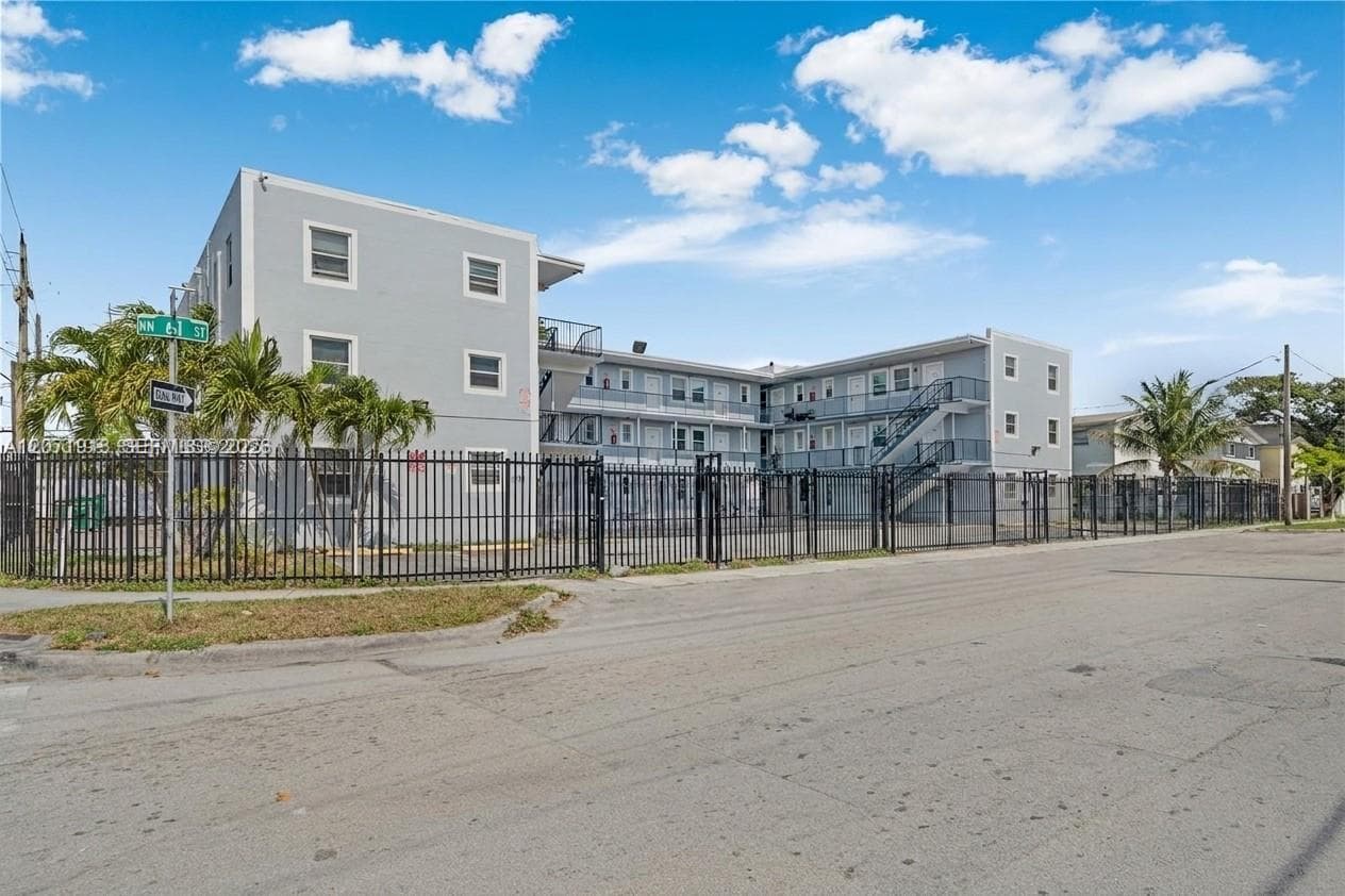 1281 NW 61st St # 31, Miami FL 33142 photo 3