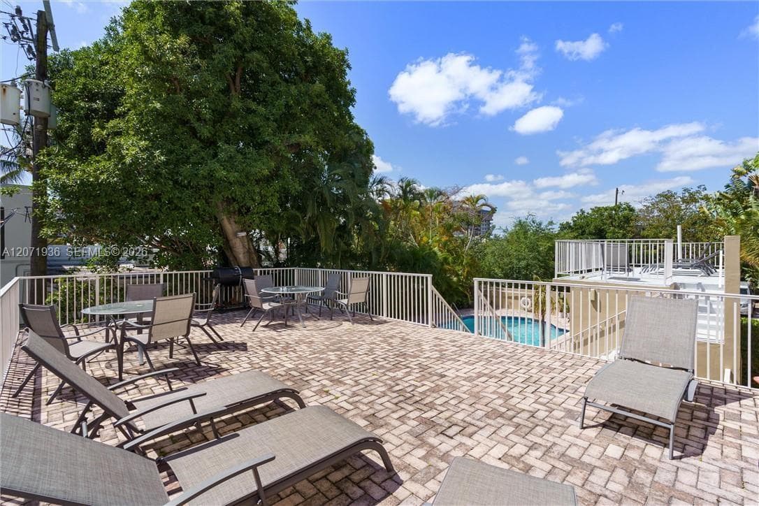 1050 SE 15th St # 202, Fort Lauderdale FL 33316 photo 2