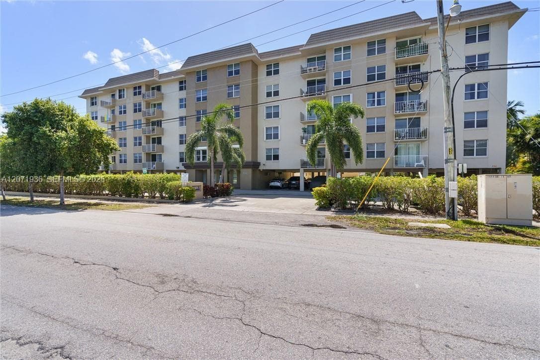 1050 SE 15th St # 202, Fort Lauderdale FL 33316 photo 3
