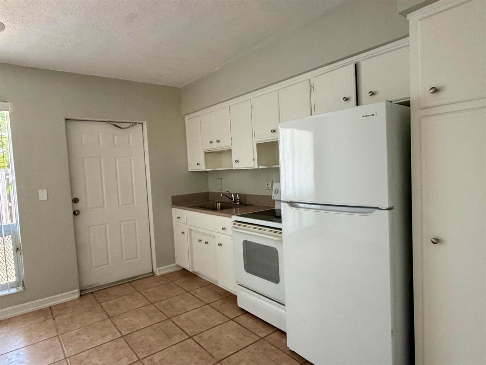 3041 NE 20th Terrace, Fort Lauderdale, FL 33306 photo 2