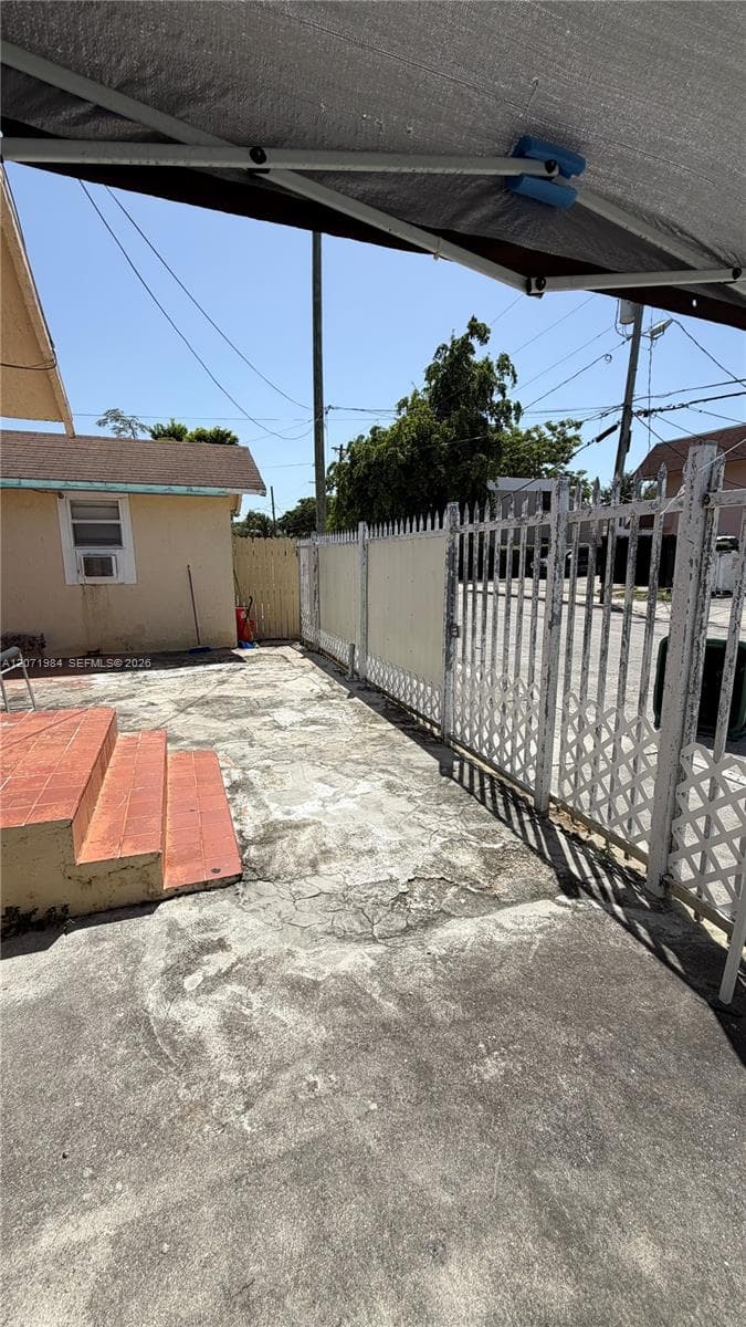 2027 NW 1st Ter # R, Miami, FL 33125 photo 2