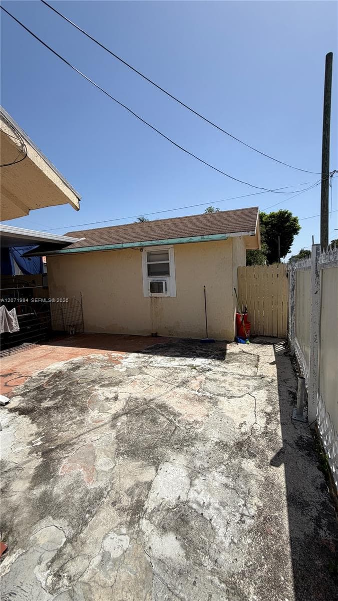 2027 NW 1st Ter # R, Miami, FL 33125 photo 4