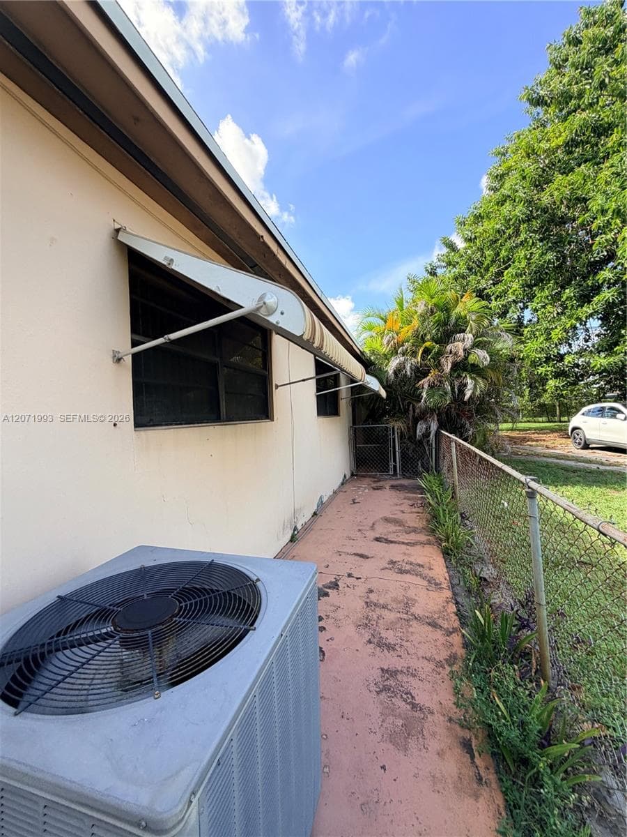 733 E 26th St, Hialeah FL 33013 photo 4