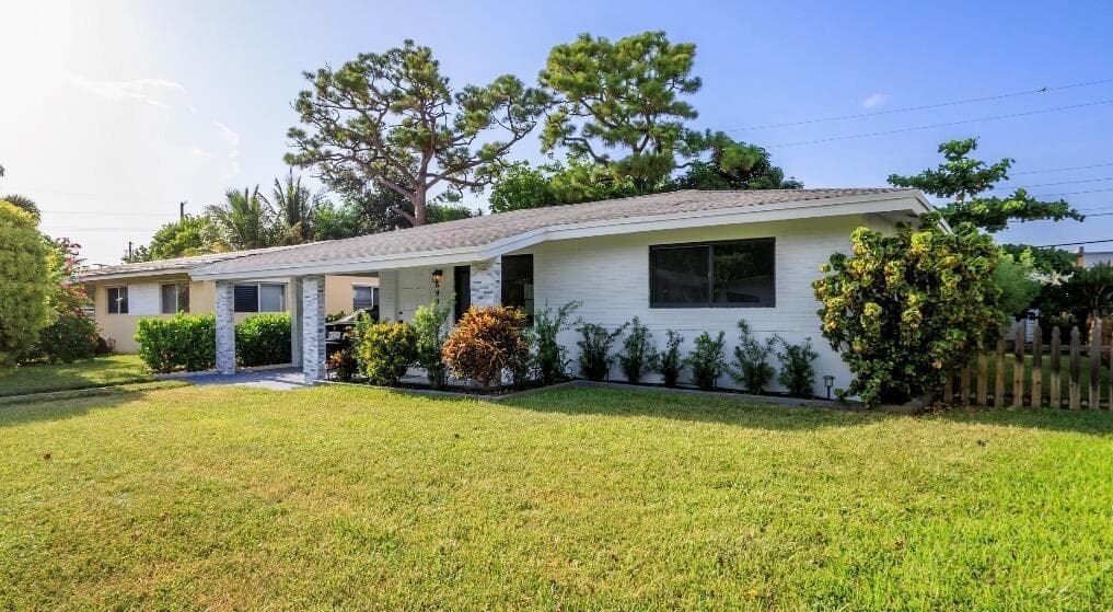 699 NE 40TH Street, Oakland Park FL 33334 photo 2