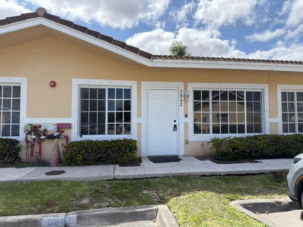 3842 SW 48TH Avenue, Hollywood FL 33023