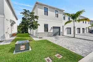 293 SW SALLY Way, Stuart FL 34997 photo 2