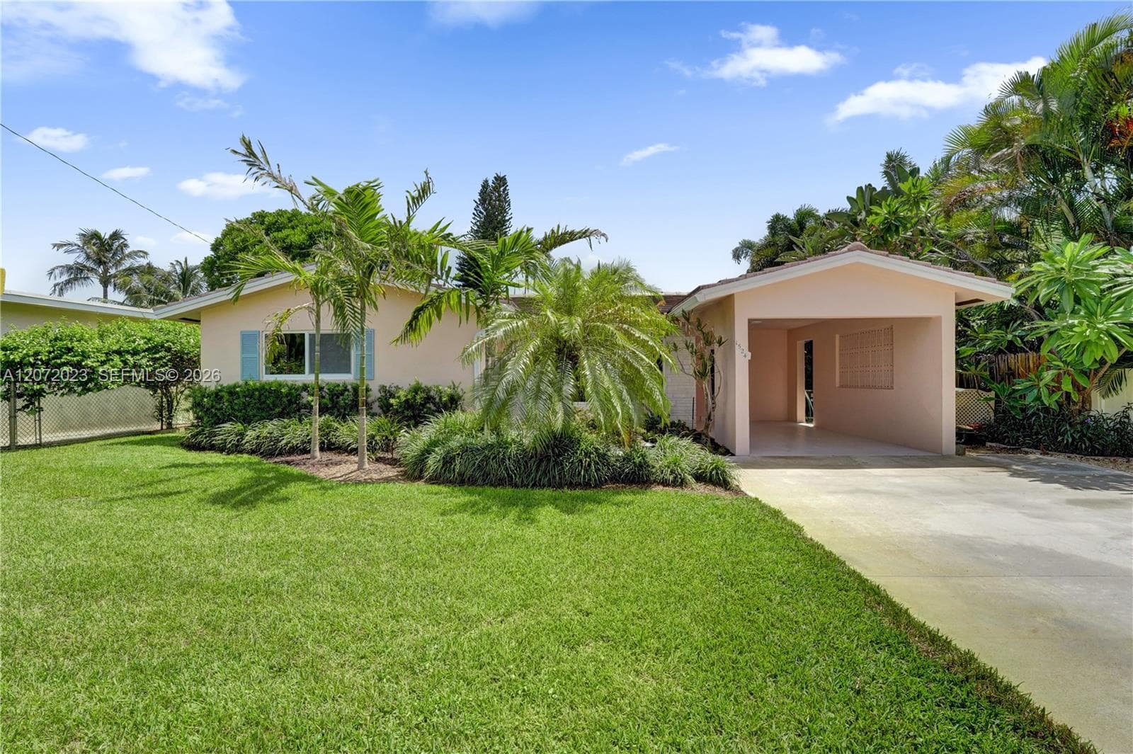 1524 NE 37th St, Oakland Park FL 33334