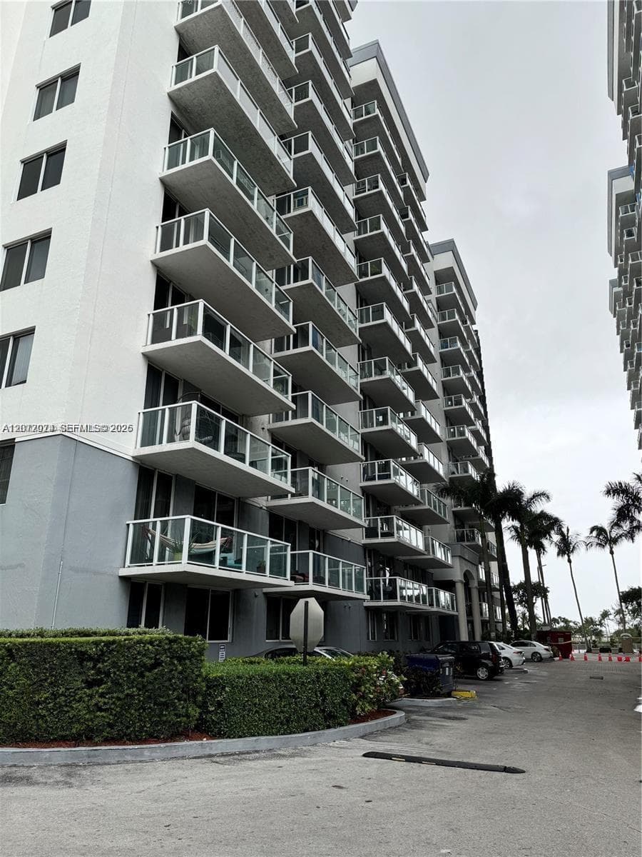 5091 NW 7th St # 615, Miami FL 33126 photo 2