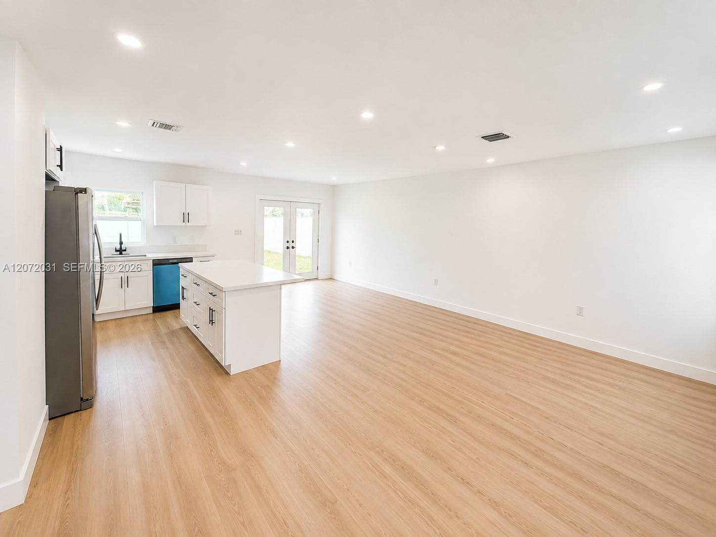 1870 NE 154th Ter, North Miami Beach FL 33162 photo 2