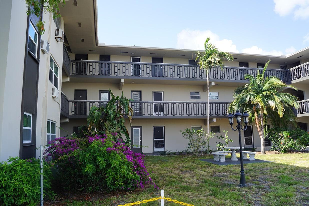 1250 E SAMPLE Road # 303, Pompano Beach FL 33064 photo 2