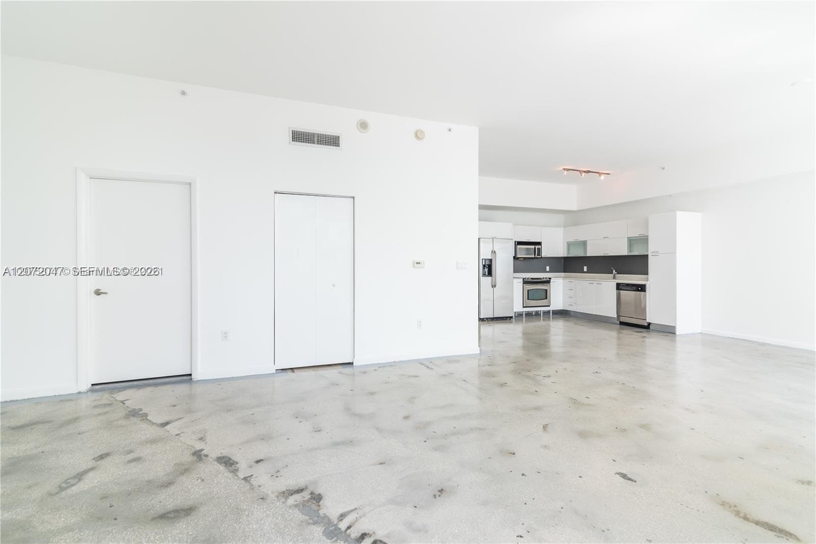 133 NE 2nd Ave # 2808, Miami FL 33132 photo 2