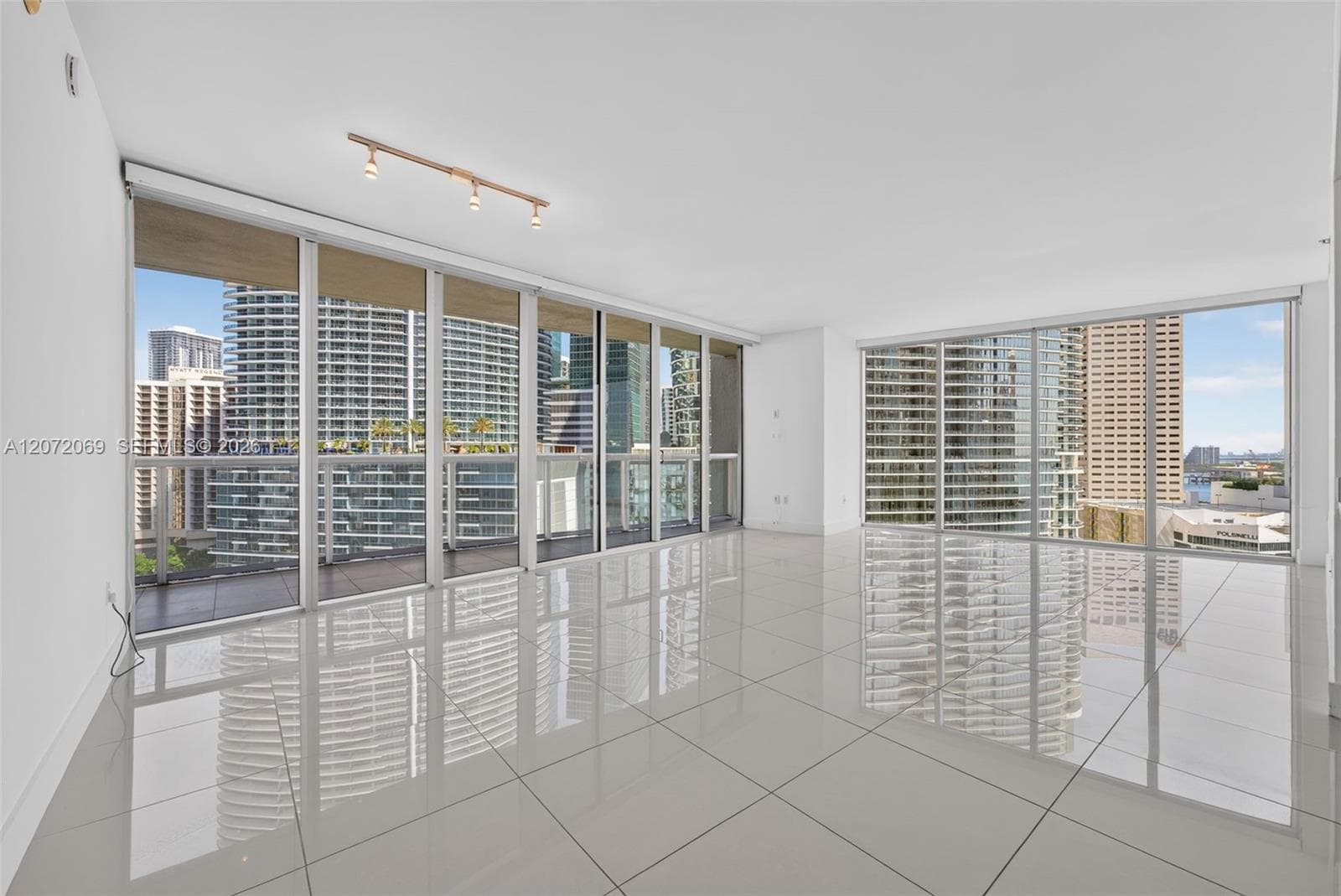 465 Brickell Ave # 1602, Miami FL 33131 photo 3