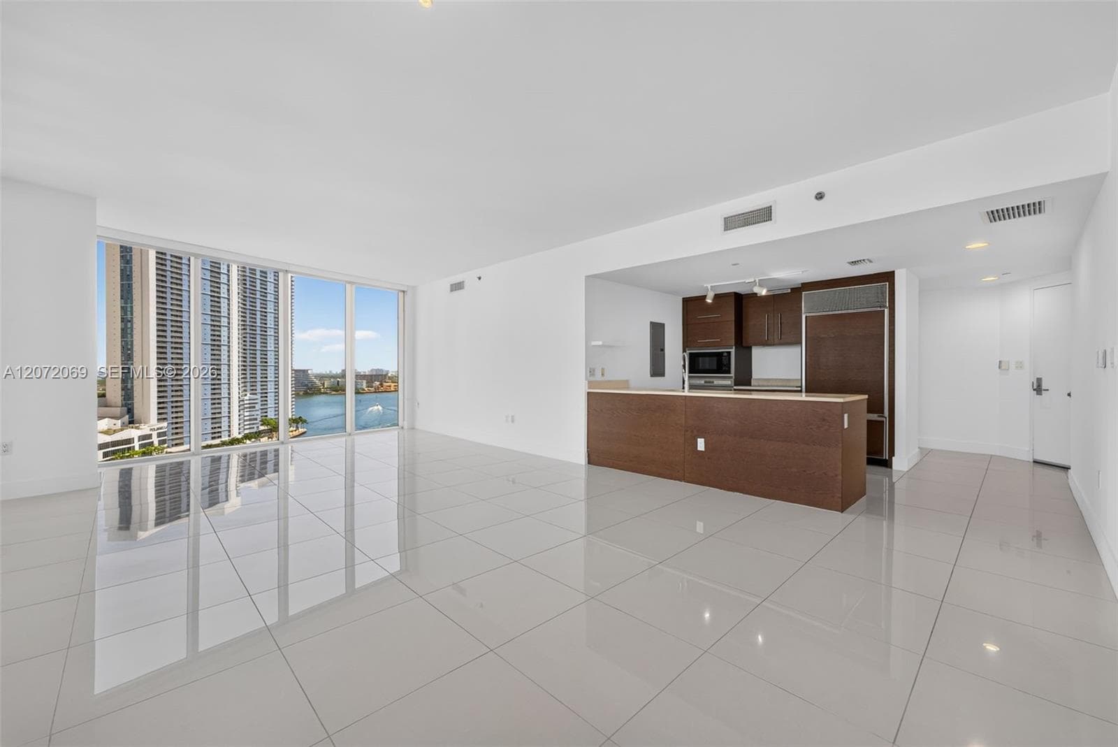 465 Brickell Ave # 1602, Miami FL 33131 photo 5