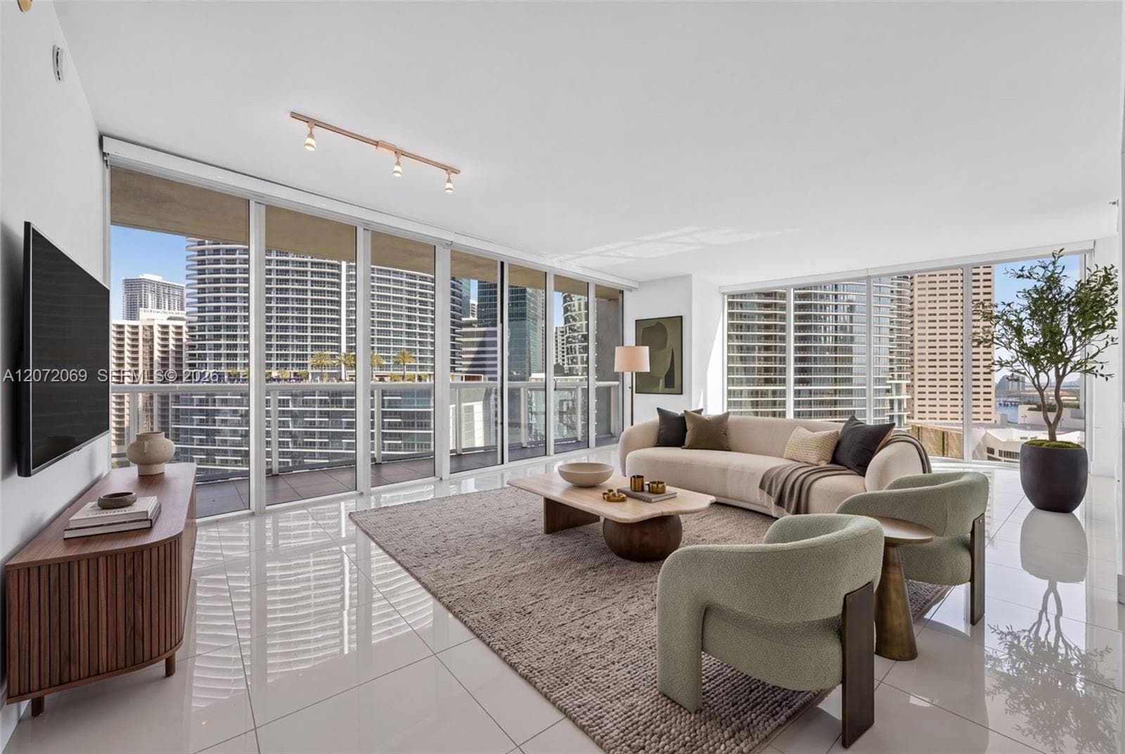 465 Brickell Ave # 1602, Miami FL 33131 photo 4